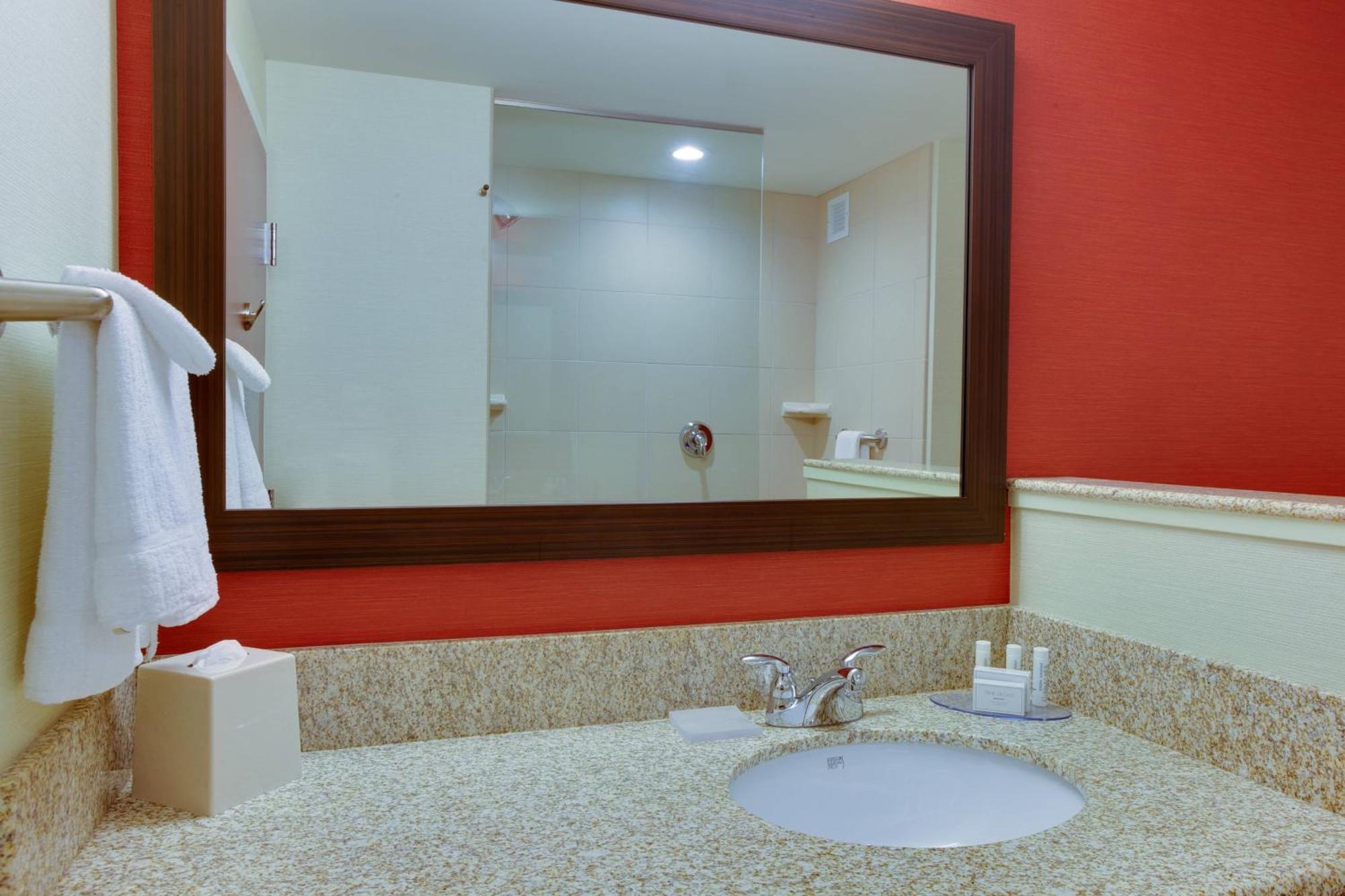 Hotel Courtyard By Marriott Pittsburgh North/cranberry Woods 3*