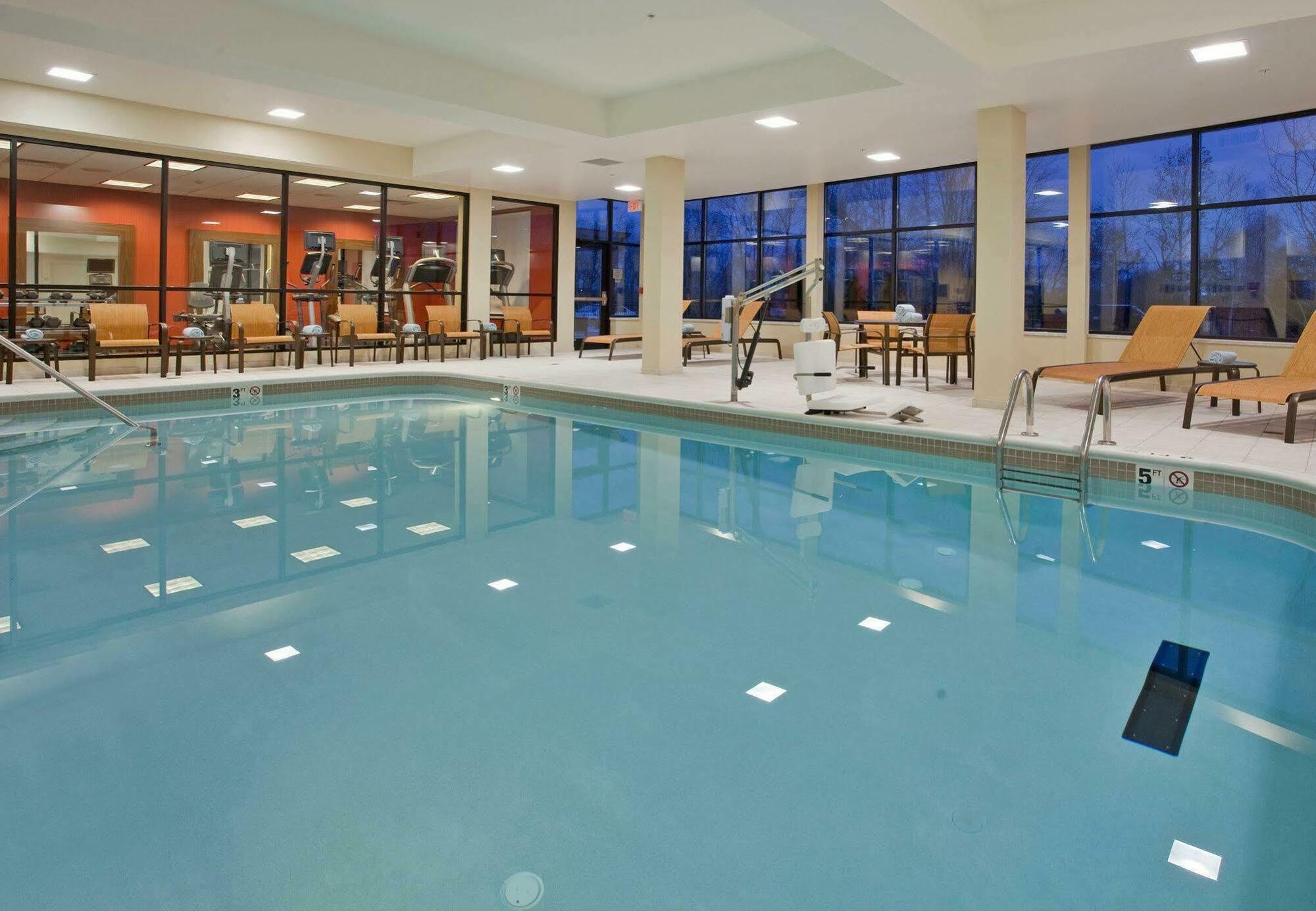 Courtyard By Marriott Pittsburgh North/cranberry Woods Hotel